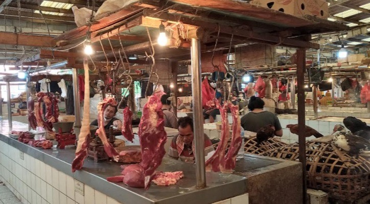 Hukum Menjual Daging Babi kepada Non-Muslim