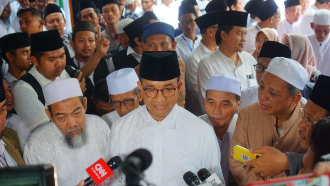 
					Keputusan Halaqoh Kebangsaan dan Ijma’ Ulama Jawa Timur dan Jawa Tengah untuk Perubahan Indonesia Tentang Keharusan Memilih Pasangan Capres-Cawapres AMIN Berdasarkan Dalil Syar’i di Pondok Pesantren MUS Sarang Rembang
